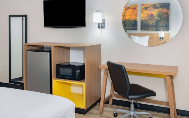 photo 3 of Days Inn by Wyndham Spartanburg Waccamaw