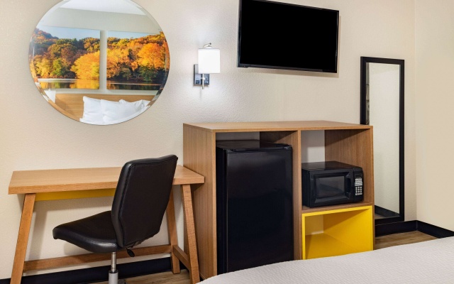 photo 4 of Days Inn by Wyndham Spartanburg Waccamaw