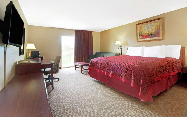 photo 5 of Days Inn and Suites by Wyndham St. Louis/Westport Plaza