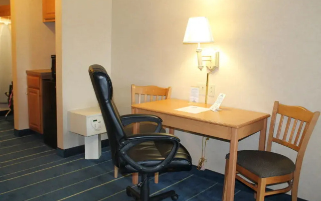 photo 4 of Days Inn & Suites Bridgeport - Clarksburg
