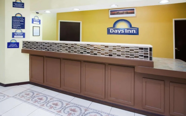 photo 2 of Days Inn & Suites by Wyndham Harvey / Chicago Southland