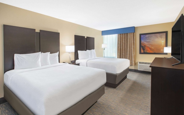 photo 2 of Days Inn & Suites Grand Rapids Near Downtown