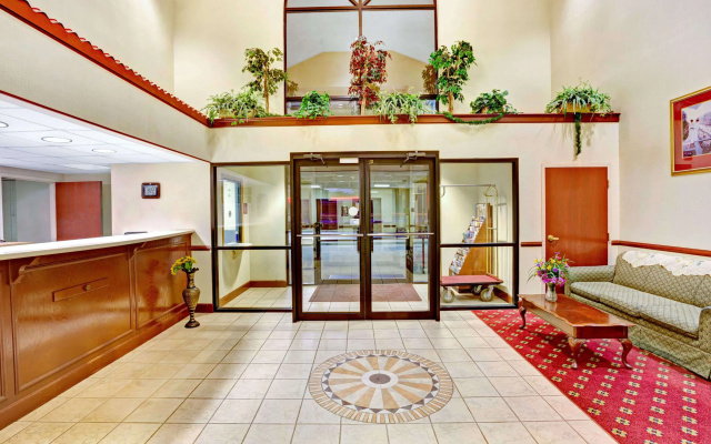 photo 2 of Days Inn & Suites by Wyndham Louisville SW