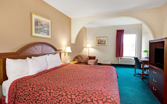 photo 3 of Days Inn & Suites by Wyndham Louisville SW