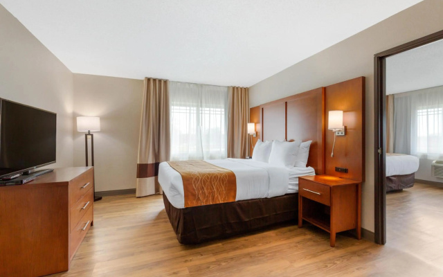 photo 3 of Comfort Inn & Suites Milford