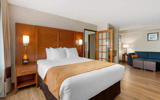 photo 4 of Comfort Inn & Suites Milford