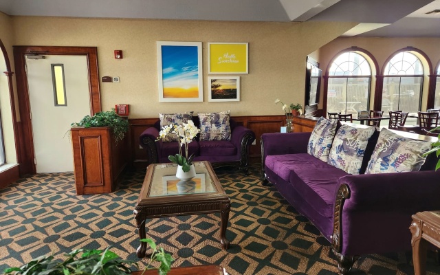 photo 3 of Days Inn Suites by Wyndham Pasadena