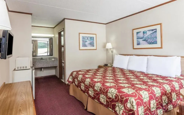 photo 2 of Serenity Inn