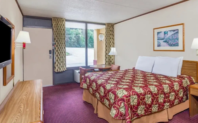 photo 4 of Serenity Inn