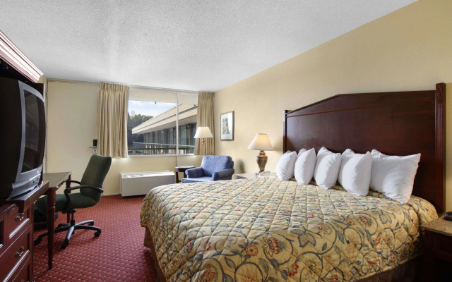 photo 5 of Days Inn by Wyndham Washington DC/Gateway