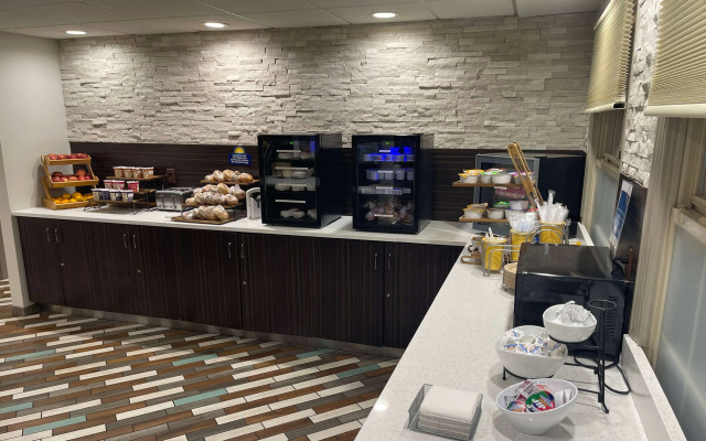 photo 5 of Days Inn by Wyndham Wilmington/Brandywine