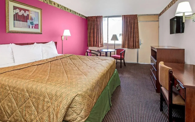 photo 3 of Days Inn by Wyndham York Alabama