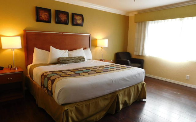 photo 2 of Deer Haven Inn