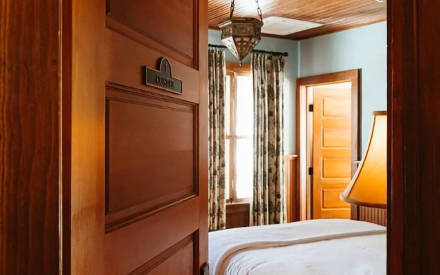 photo 2 of Deer Mountain Inn