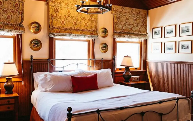 photo 3 of Deer Mountain Inn