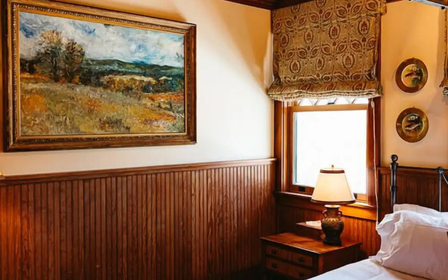photo 4 of Deer Mountain Inn