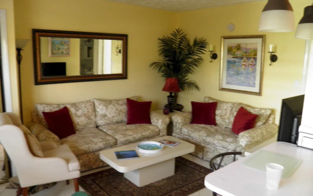 photo 2 of Deerfield Buccaneer Resort Apartments
