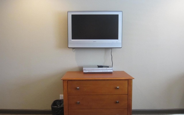 photo 2 of Deluxe Inn Redwood City