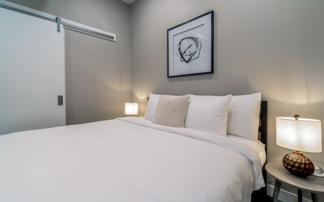 photo 2 of Des Moines Heavenly 1BD 1BA Downtown Apartment