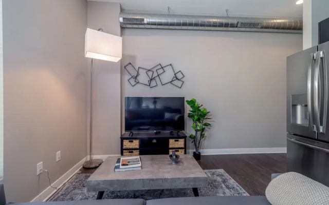 photo 4 of Des Moines Heavenly 1BD 1BA Downtown Apartment