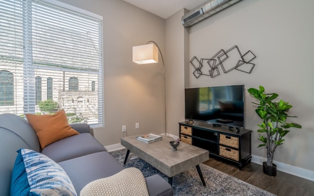 photo 5 of Des Moines Heavenly 1BD 1BA Downtown Apartment