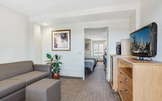 photo 4 of Anaheim Desert Inn and Suites
