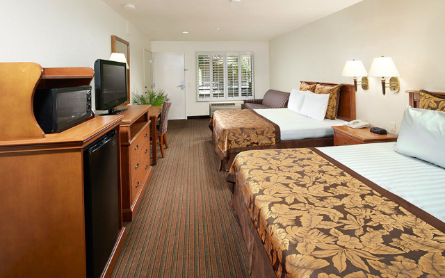 photo 5 of Anaheim Desert Inn and Suites