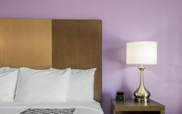 photo 4 of La Quinta Inn & Suites by Wyndham Pomona