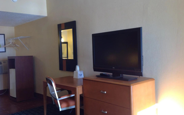 photo 2 of Diamond Inn and Suites