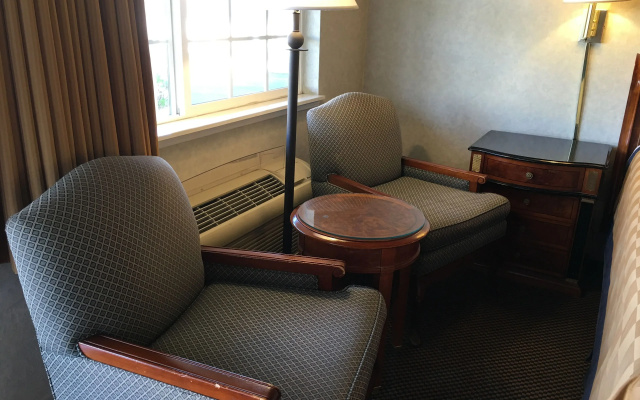 photo 3 of Discovery Inn