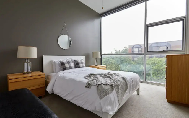 photo 2 of Distinct Lincoln Park Suites by Sonder