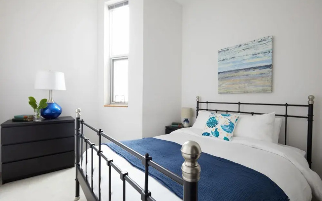 photo 3 of Distinct Lincoln Park Suites by Sonder