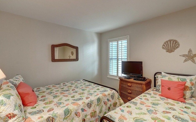 photo 3 of Dock Holiday 2 Bedroom Condo by Redawning