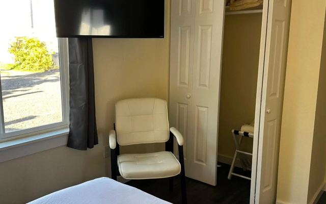 photo 5 of Dock Street Inn