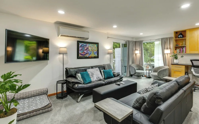 photo 2 of Patio & Grill: Dog-friendly Redmond Getaway!