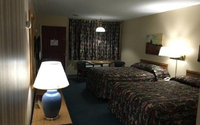 photo 2 of Dollinger's Motor Inn