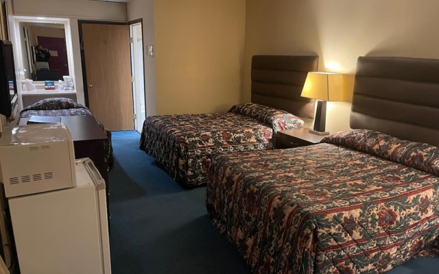 photo 5 of Dollinger's Motor Inn