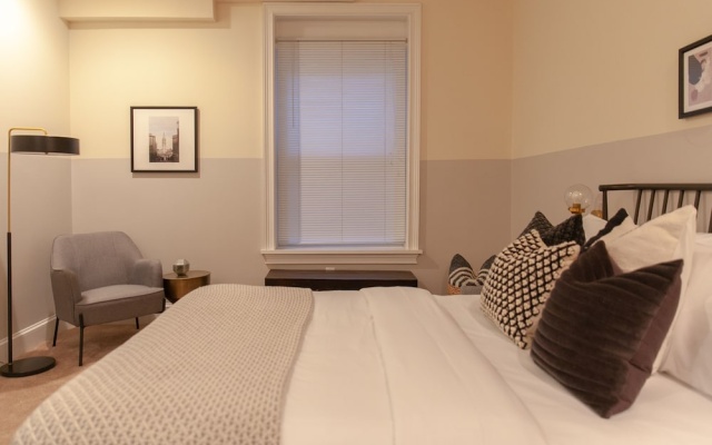 photo 2 of Domio I Old City I Chic 1 BR Apt Near Liberty Bell