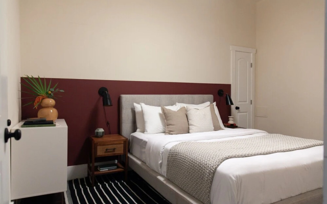 photo 2 of Domio Old City Hip 2Br/2ba Apt Near Betsy Ross