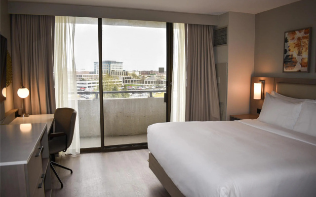 photo 4 of DoubleTree by Hilton Chicago - Oak Brook