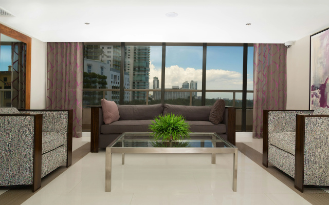 photo 2 of DoubleTree by Hilton Grand Hotel Biscayne Bay