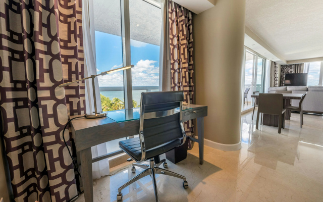 photo 3 of DoubleTree by Hilton Grand Hotel Biscayne Bay