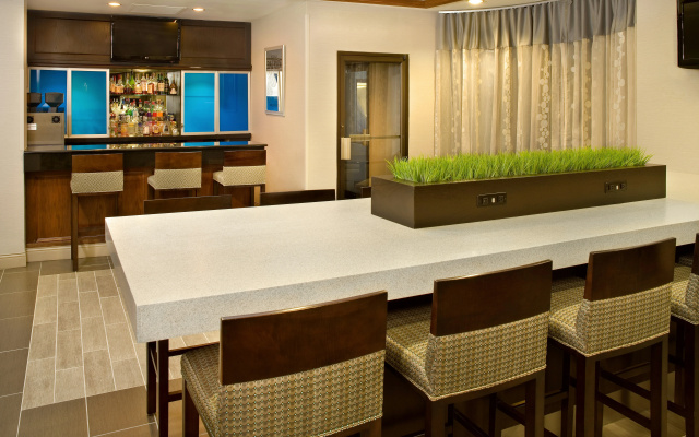 photo 4 of DoubleTree by Hilton Hotel Chicago Wood Dale - Elk Grove