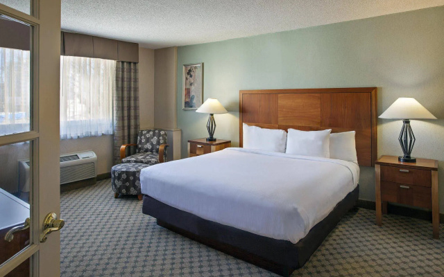 photo 5 of The Alloy King of Prussia - a DoubleTree by Hilton