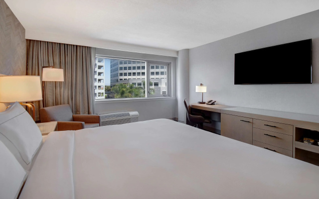 photo 3 of DoubleTree by Hilton LAX - El Segundo