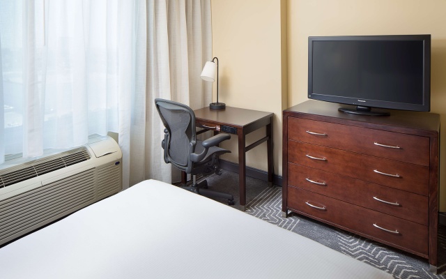 photo 5 of DoubleTree by Hilton Los Angeles - Commerce