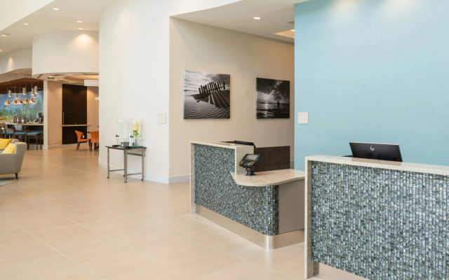 photo 4 of DoubleTree by Hilton Miami - Doral, FL