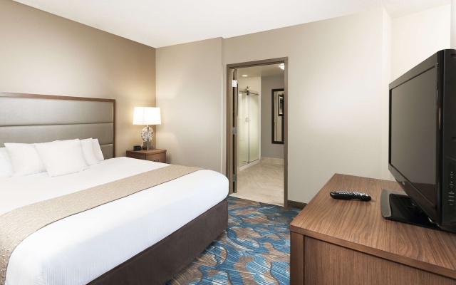 photo 4 of DoubleTree by Hilton Hotel West Palm Beach Airport