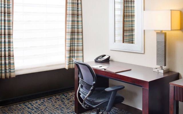photo 4 of DoubleTree Hotel Baltimore - BWI Airport