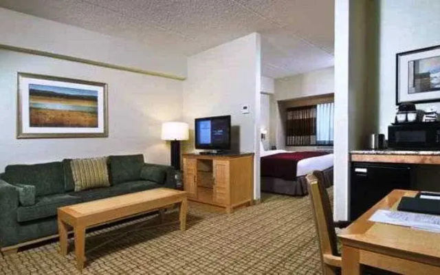 photo 2 of DoubleTree by Hilton Hotel & Suites Jersey City